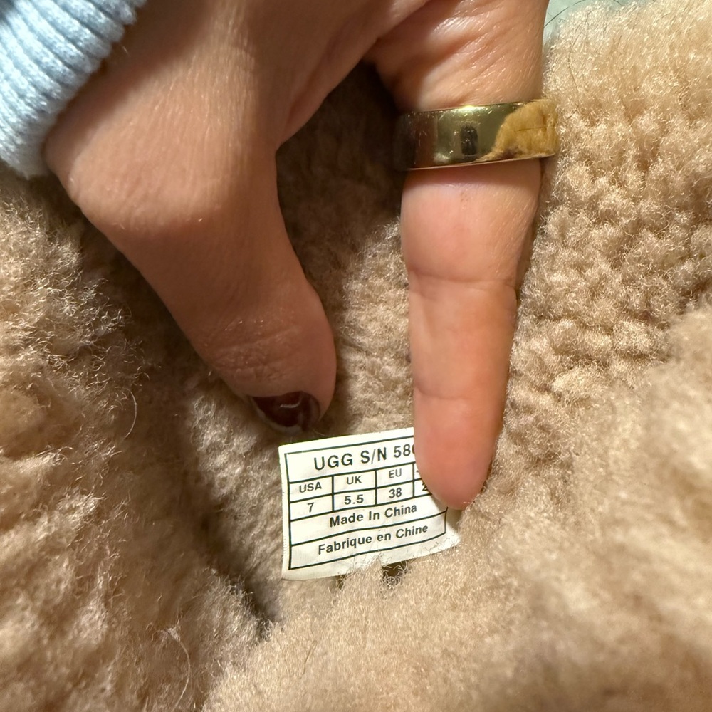 Ugg Bailey Button - image 5